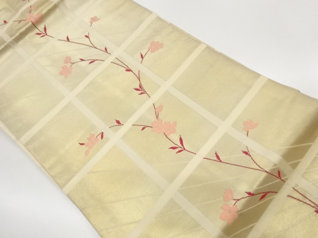 JAPANESE KIMONO / CHERRY BLOSSOMS / A LATTICE / DIAGONAL PATTERN WOVEN